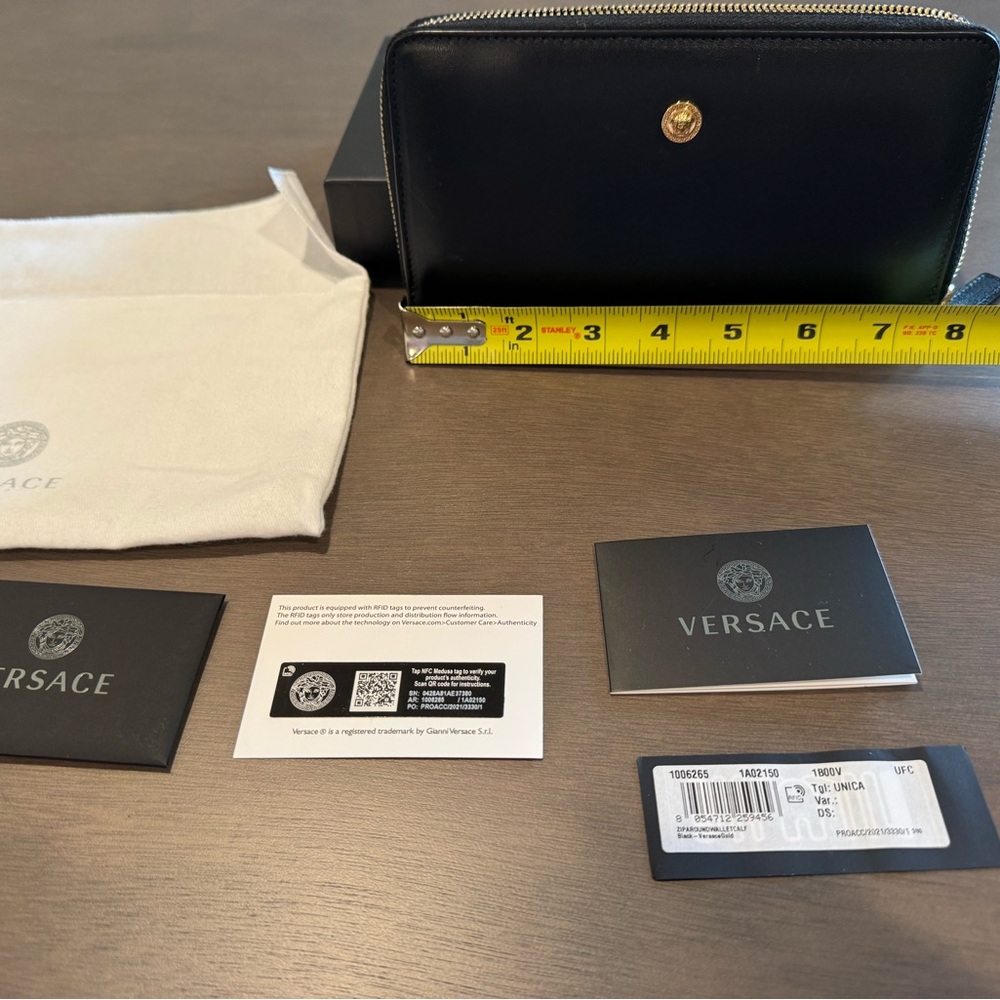 Versace Black Leather Wallet with Gold Medusa - Picture 3 of 6